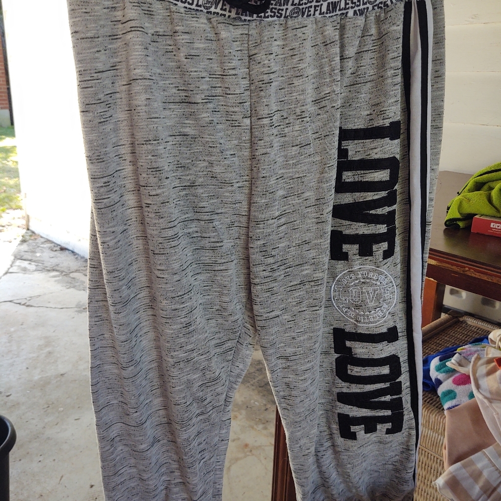 Bobbie Brooks capris